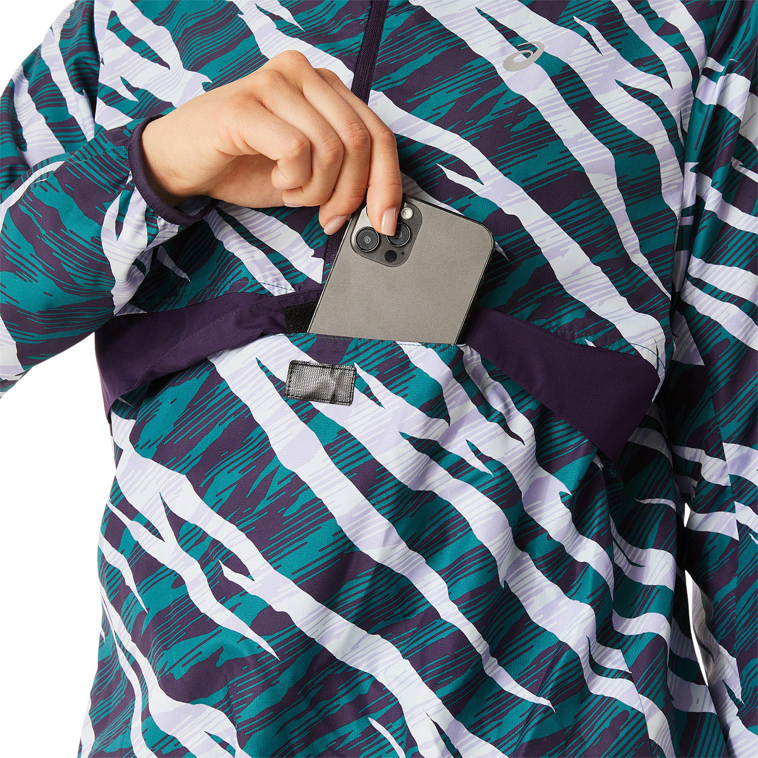 ASICS Wild Camo Anorak Damen RunningDirect