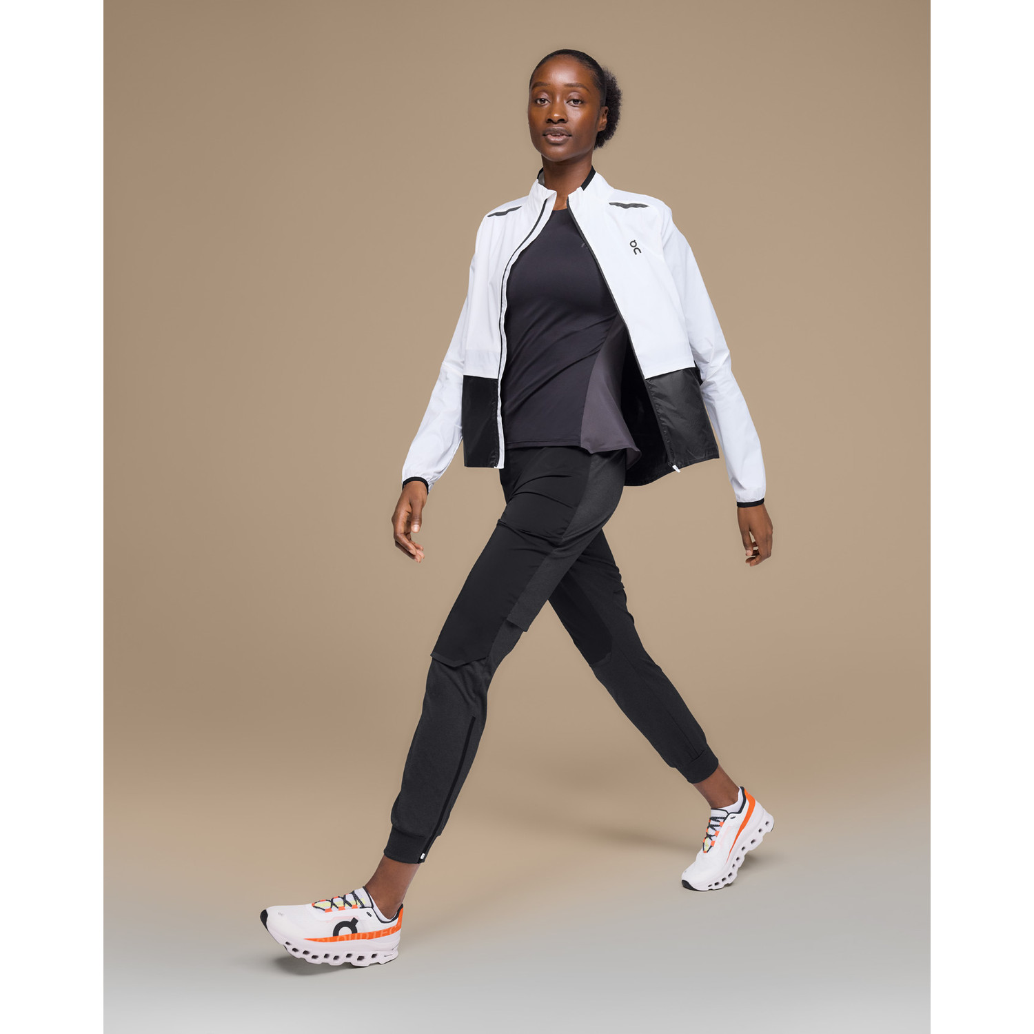 On Weather Jacket Women - PassaSports.com