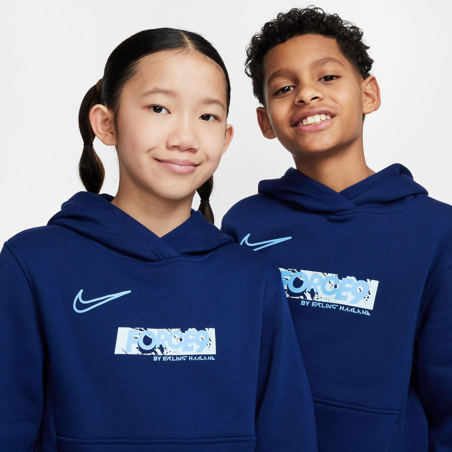 Nike Club Fleece Haaland Trainingspak Kids | Bij VoetbalDirect.nl