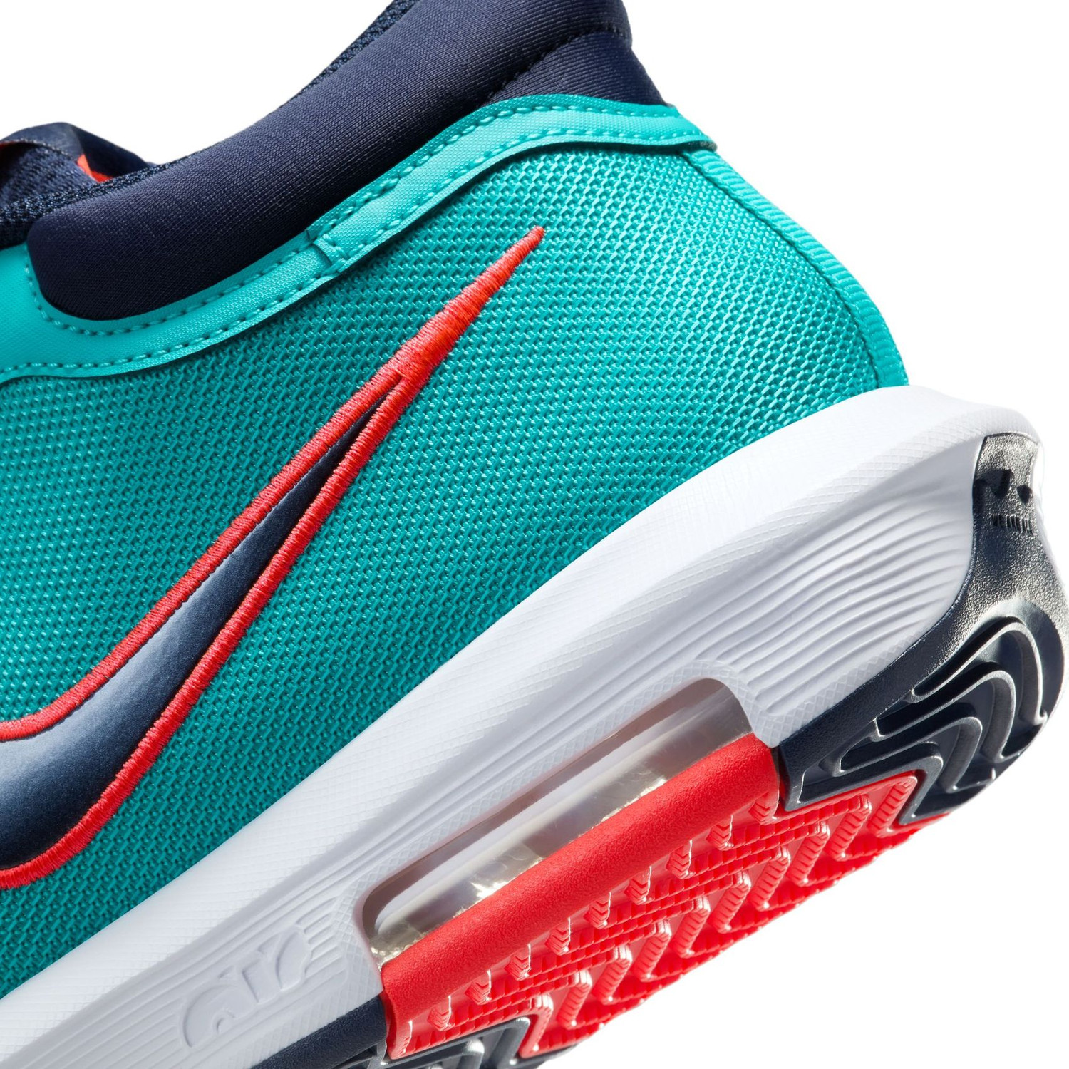 Nike LeBron Witness VIII - PassaSports.com