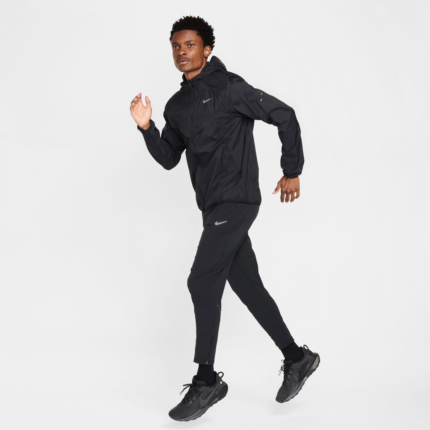 Nike DRI-FIT ジャケット L ブラック/ストライプ エアロスイフト Nike Dri-FIT Stride Repel Jacket Men - PassaSports.com