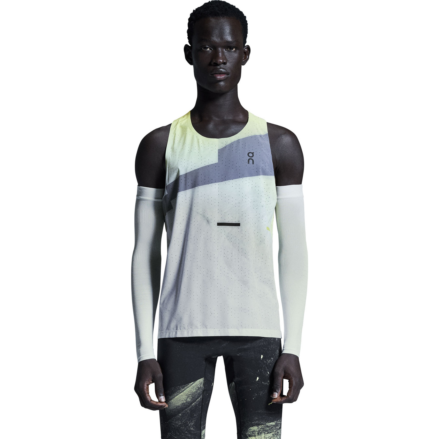 未使用　On RACE SINGLET メンズS Men's Race Singlet | Grey | On Japan