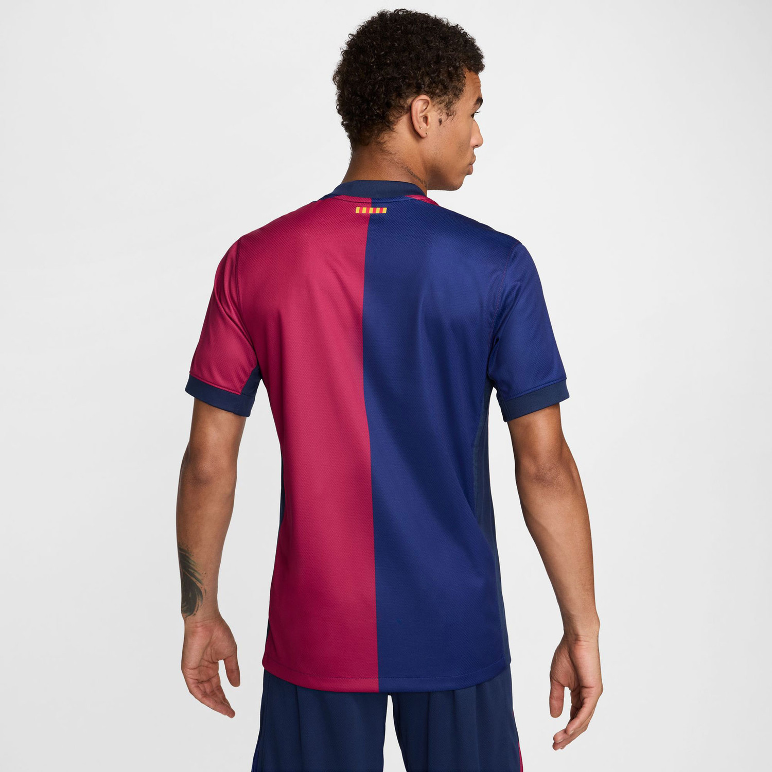 Nike FC Barcelona シャツ 赤・青・黒 Nike FC Barcelona DRI-FIT シャツ 黒/赤 - メルカリ