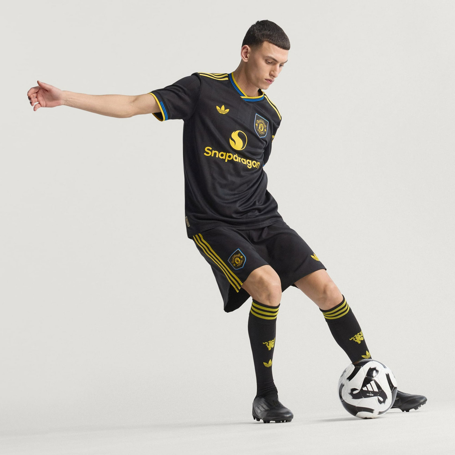 adidas Manchester United Authentic 3rd Shirt - PassaSports.com