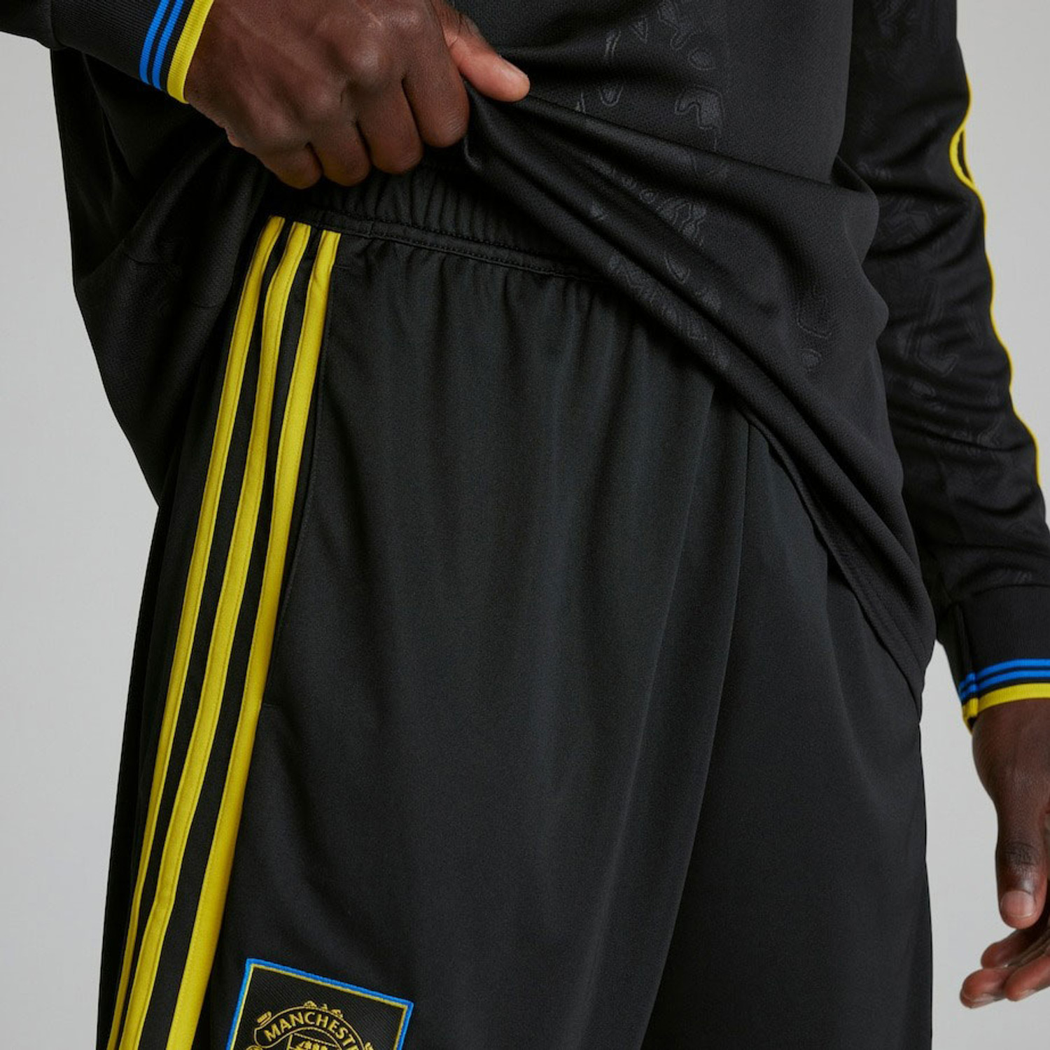 adidas Manchester United 3rd Short 2025/2026 - PassaSports.com
