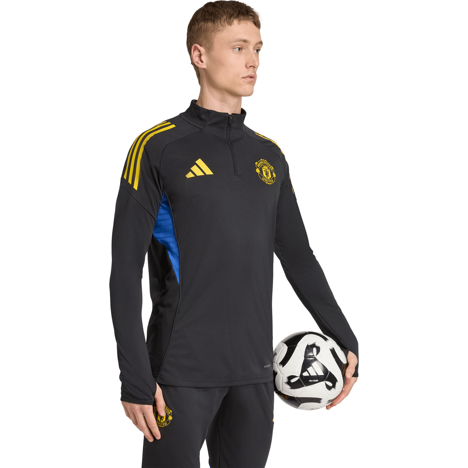 adidas Manchester United Tracksuit - PassaSports.com adidas Manchester United Tracksuit - PassaSports.com