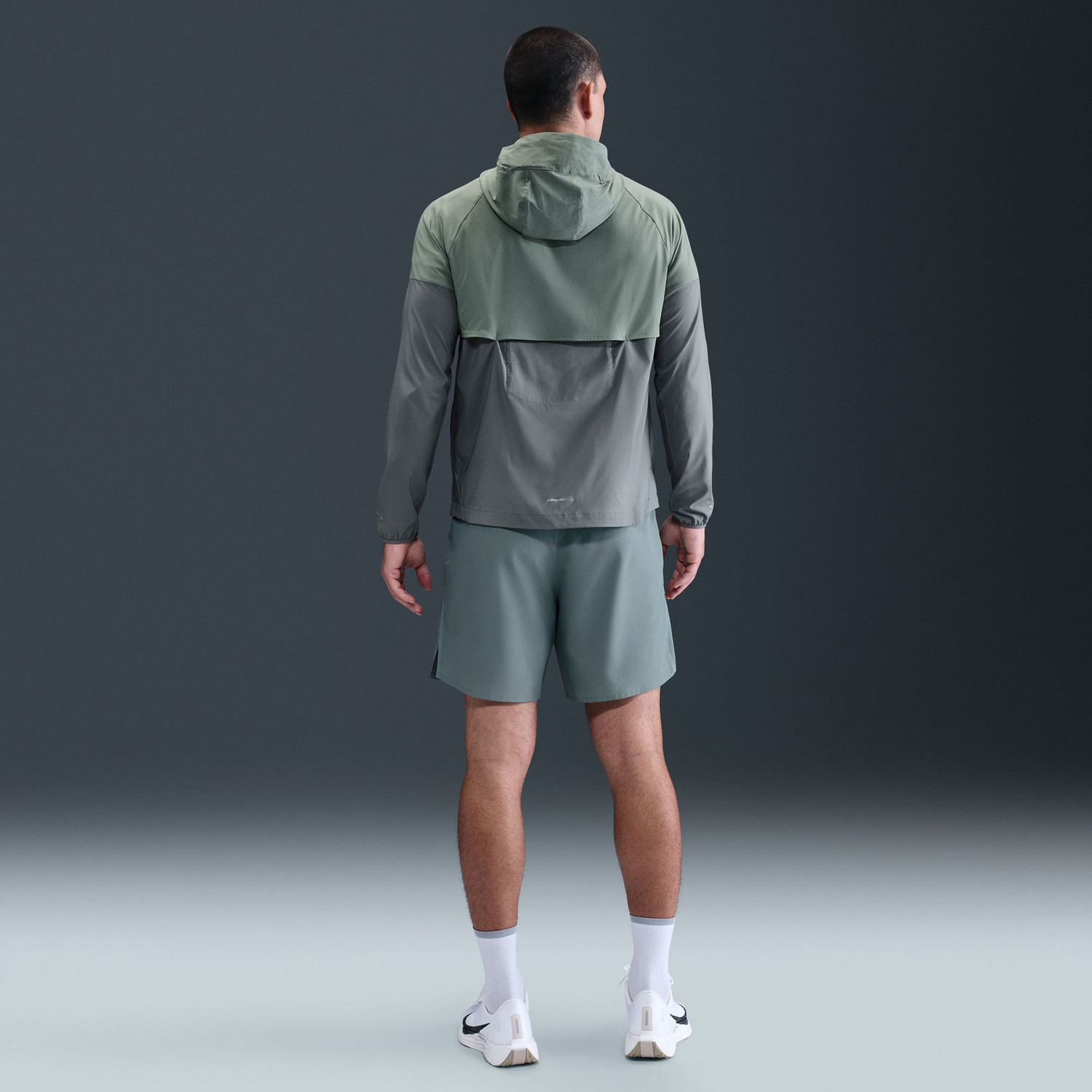 Nike Impossibly Lightweight Windrunner Jacket Men - PassaSports.com
