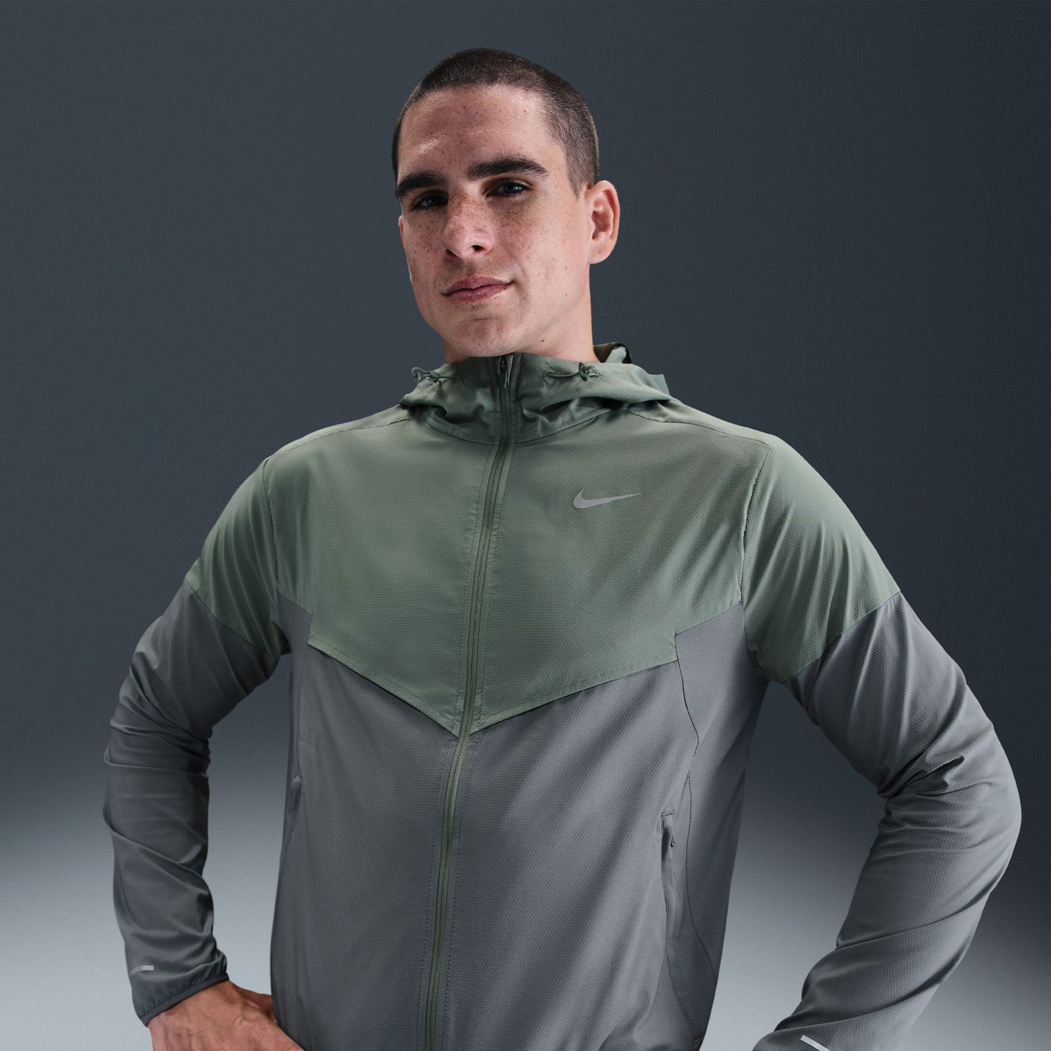 Nike Impossibly Lightweight Windrunner Jacket Men - PassaSports.com