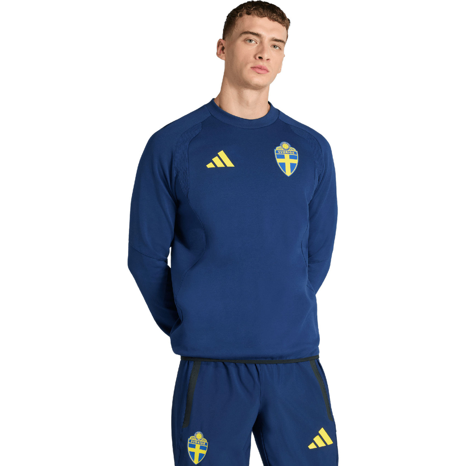 adidas Sweden Tiro Travel Crew Top WC 2026 - PassaSports.com