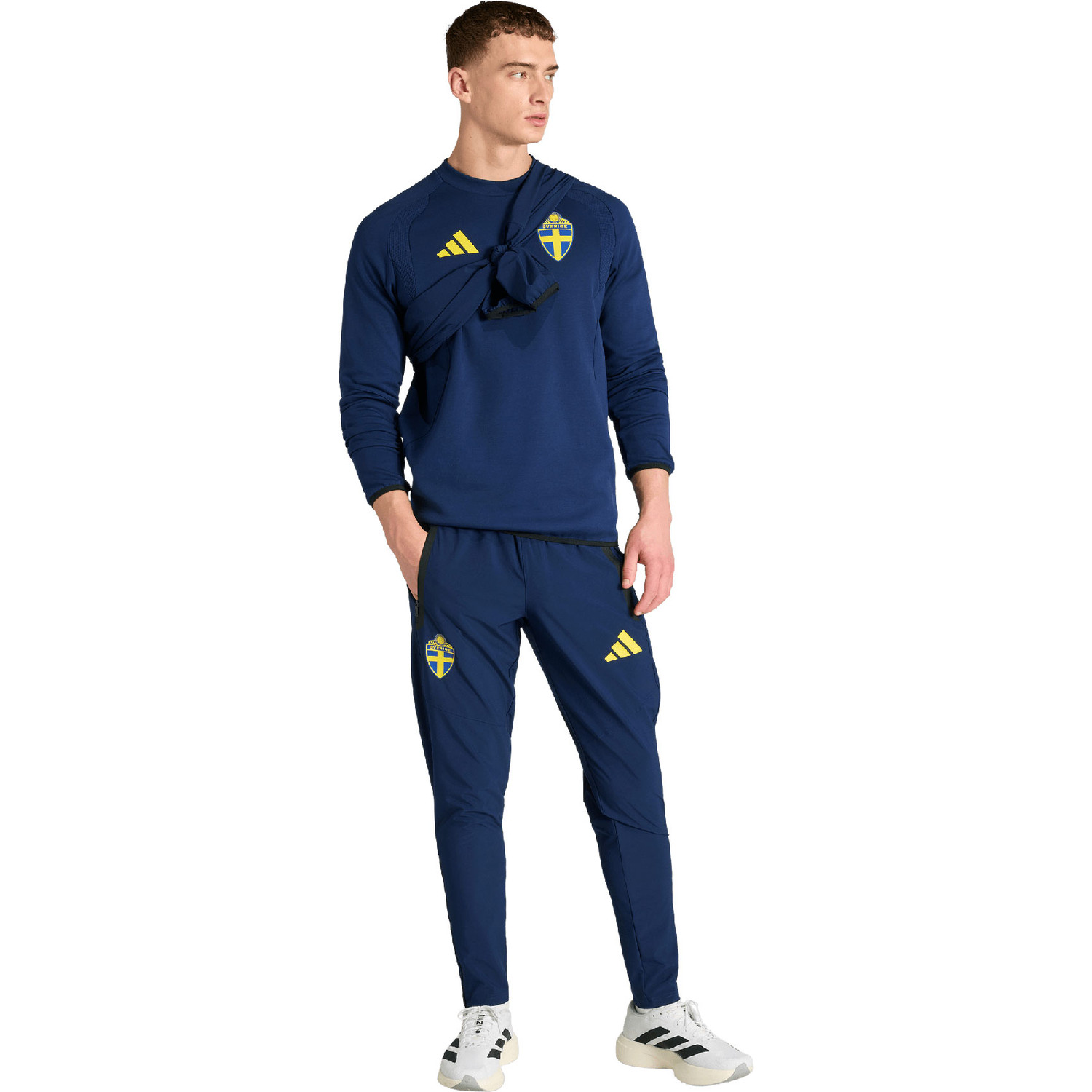 adidas Sweden Tiro Travel Tracksuit WC 2026 - PassaSports.com