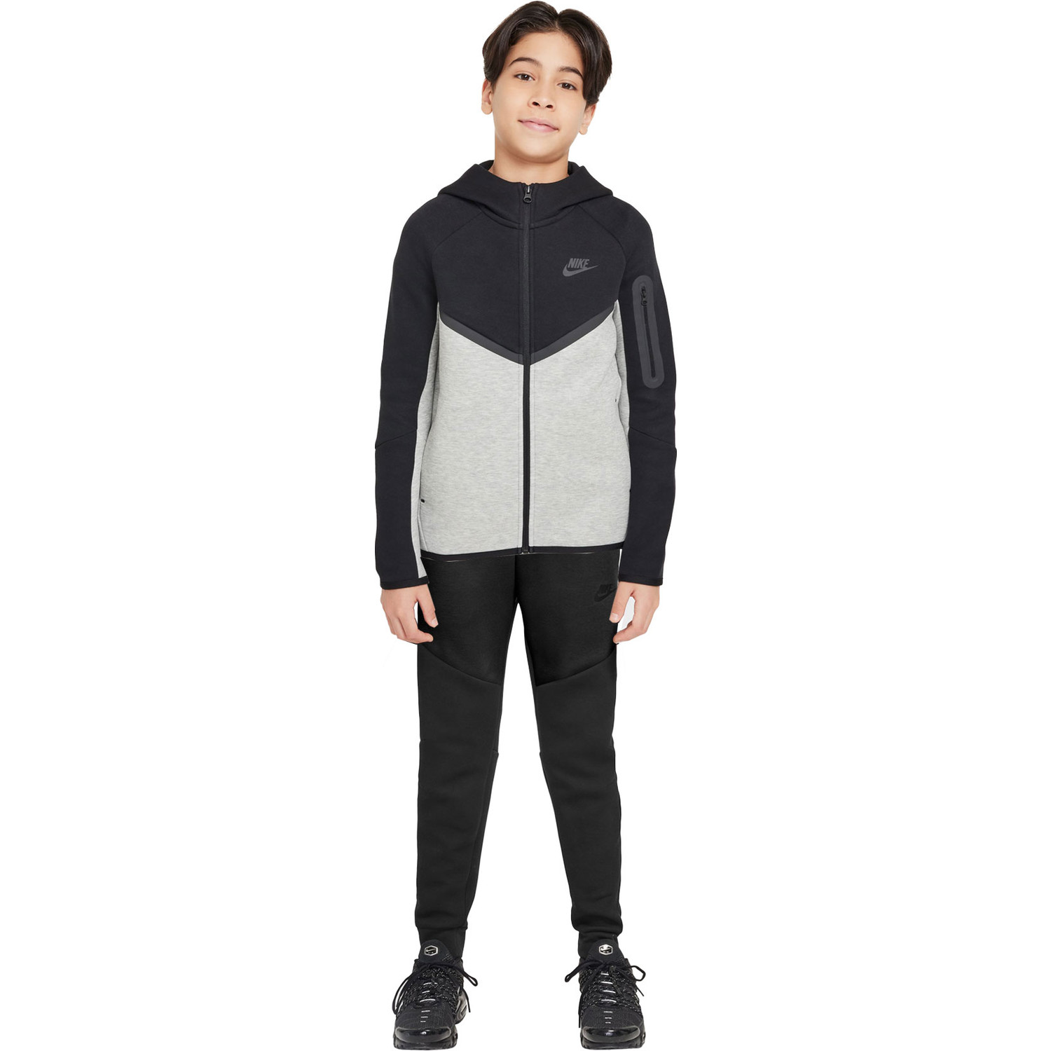 black nike tech fleece tracksuit junior