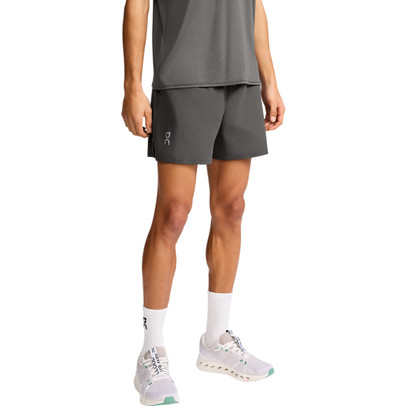 On Essential Shorts Heren