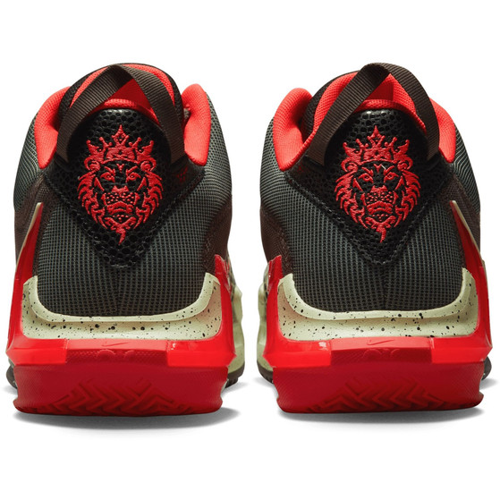Nike LeBron Witness 7