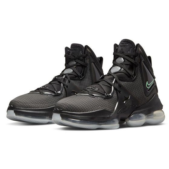 Nike LeBron 19