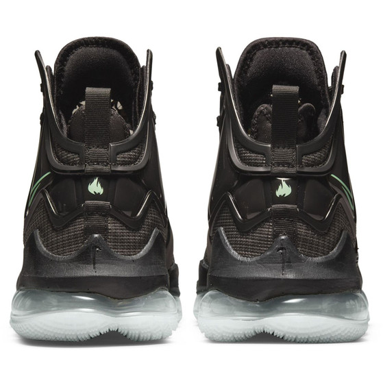 Nike LeBron 19