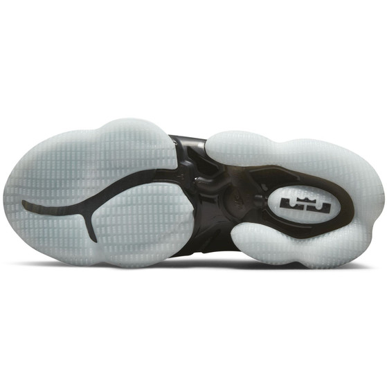 Nike LeBron 19