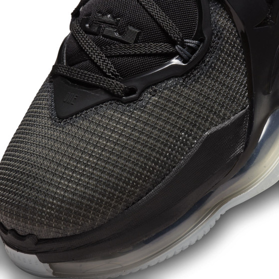 Nike LeBron 19