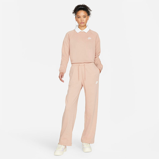 Nike Sportswear Essential Logo Crew