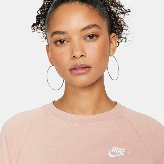 Nike Sportswear Essential Logo Crew