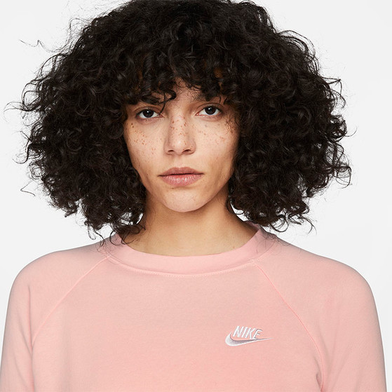 Nike Sportswear Essential Logo Crew