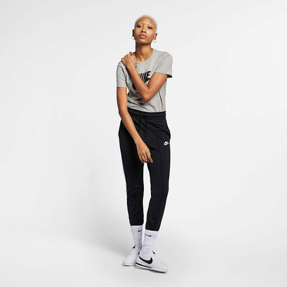 Nike Sportswear Essential Big Logo Tee