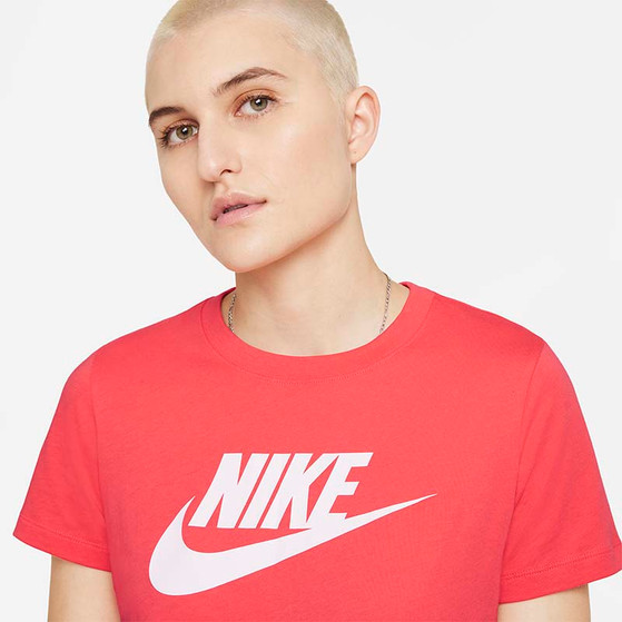 Nike Sportswear Essential Big Logo Tee