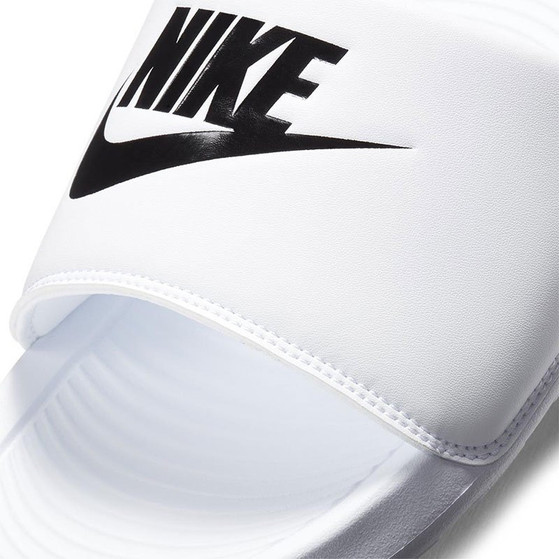 Nike Victori One Badtofflor