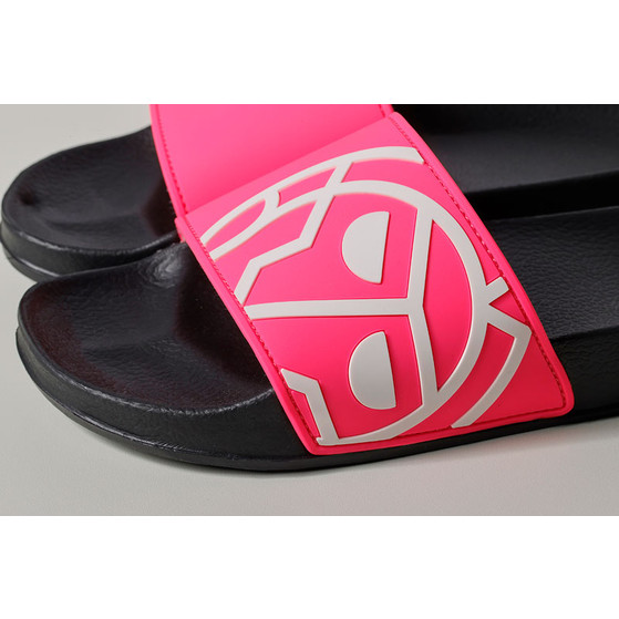 Bidi Badu Beach Doctor Slides