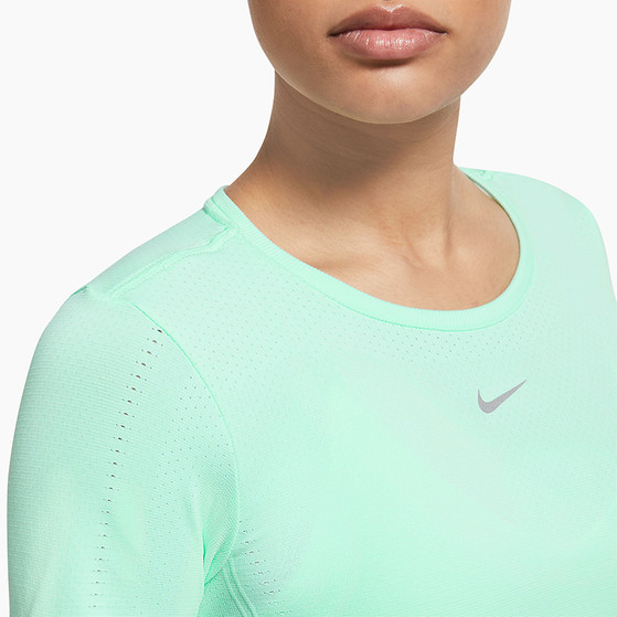 Nike Advantage Aura Slim Tee
