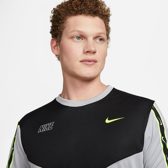 Nike Sportswear Repeat Tee