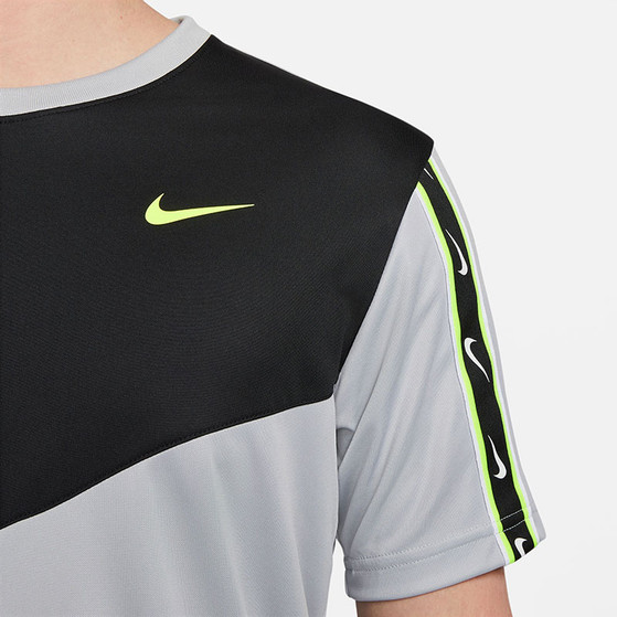 Nike Sportswear Repeat Tee