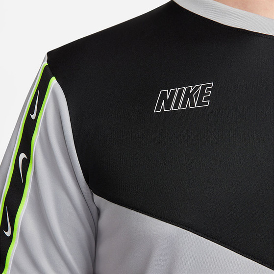 Nike Sportswear Repeat Tee