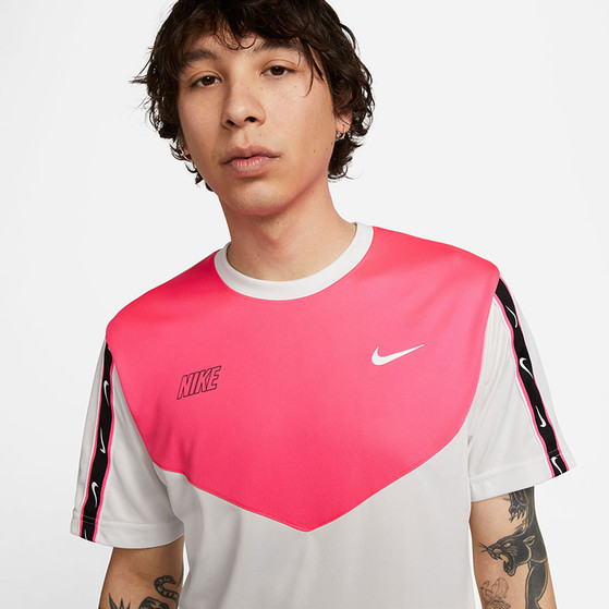 Nike Sportswear Repeat Tee