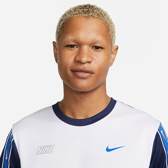 Nike Sportswear Repeat Tee