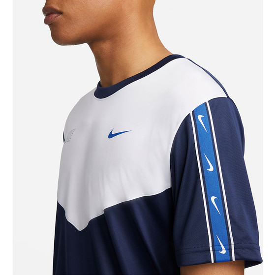 Nike Sportswear Repeat Tee