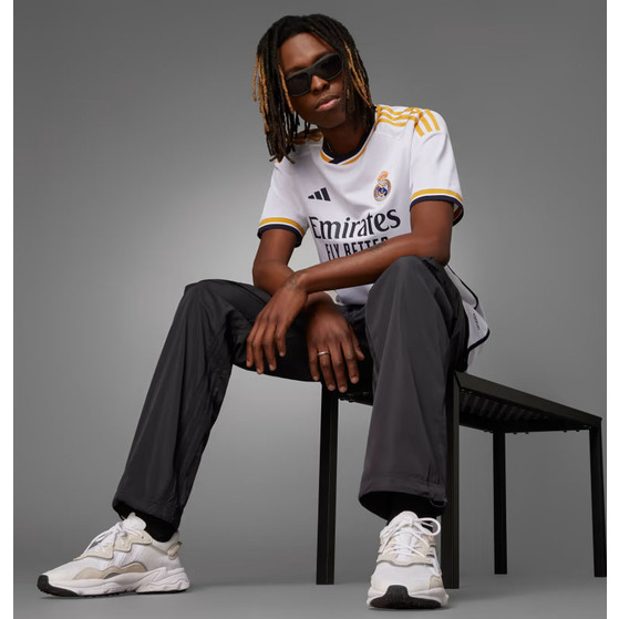 adidas Real Madrid Hemma Fotboll kit 
