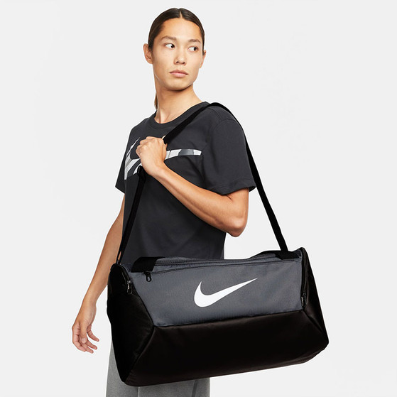 Nike brasilia small holdall hot sale