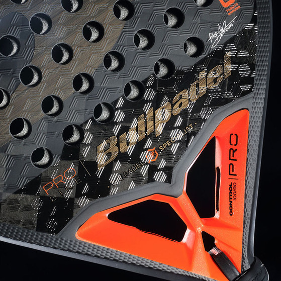 Bullpadel Hack 03 Hybrid 24 + Tas