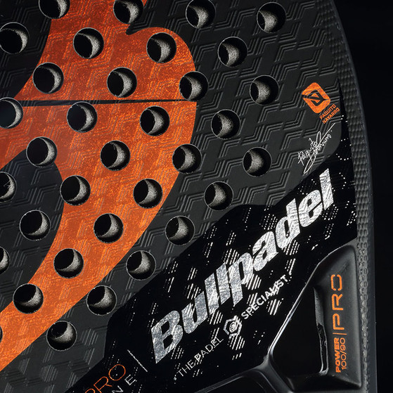 Bullpadel Hack 03 Comfort 24 + Tas