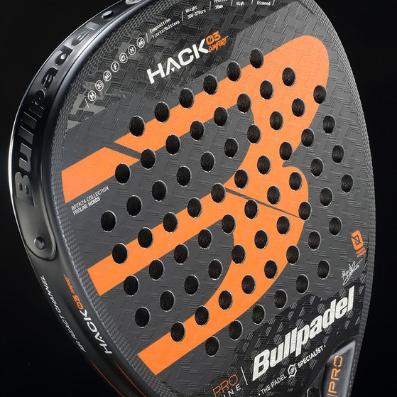 Bullpadel Hack 03 Comfort 24 + Tas