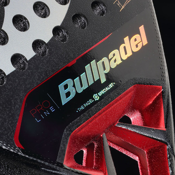 Bullpadel Vertex 04 Comfort 24 + Tas