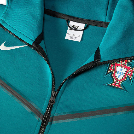 Nike Portugal Tech Fleece Trainingspak Bij VoetbalDirect.be