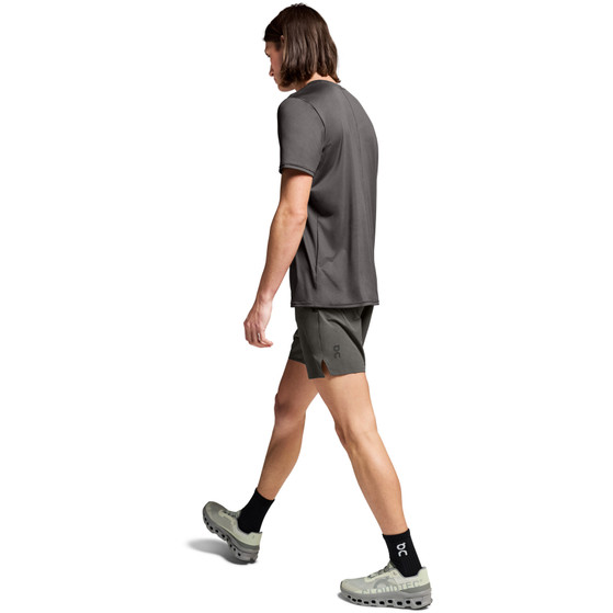 On Essential Shorts Heren