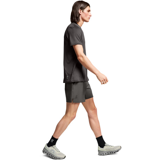 On Essential Shorts Heren