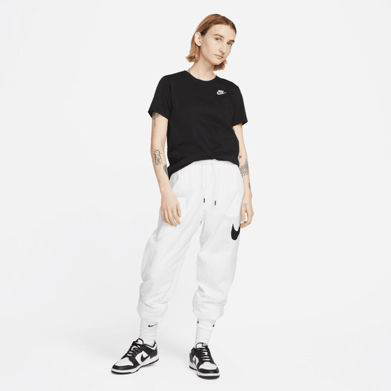 Nike One Sportswear Essential Tee
