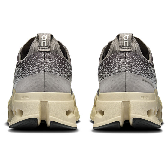 On Cloudsurfer Max Herr