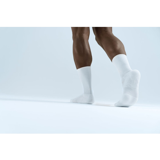 Feetures High Performance Cushion Crew Socks