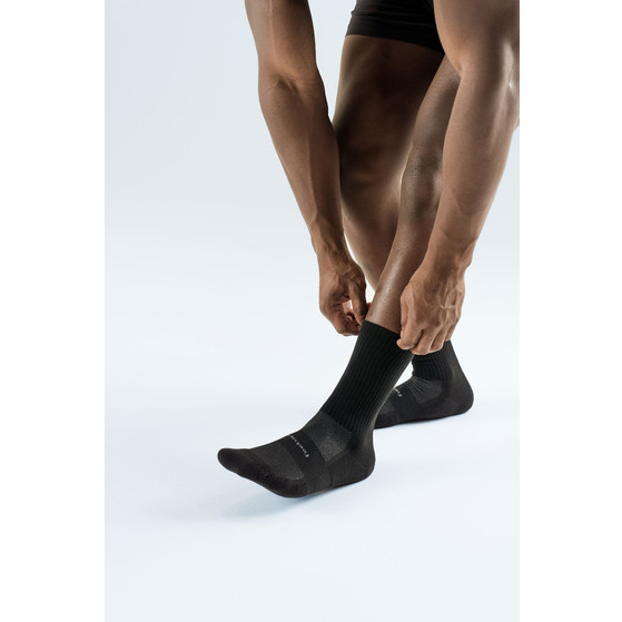 Feetures High Performance Cushion Crew Socks