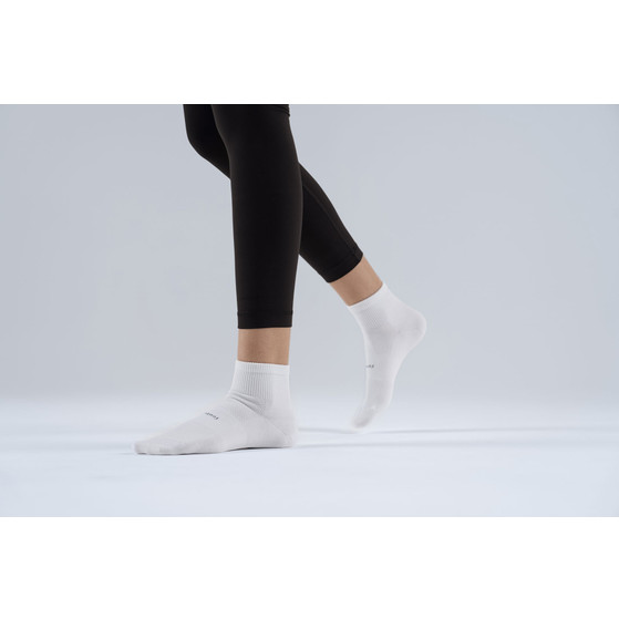 Feetures High Performance Ultra Light Quarter Sock