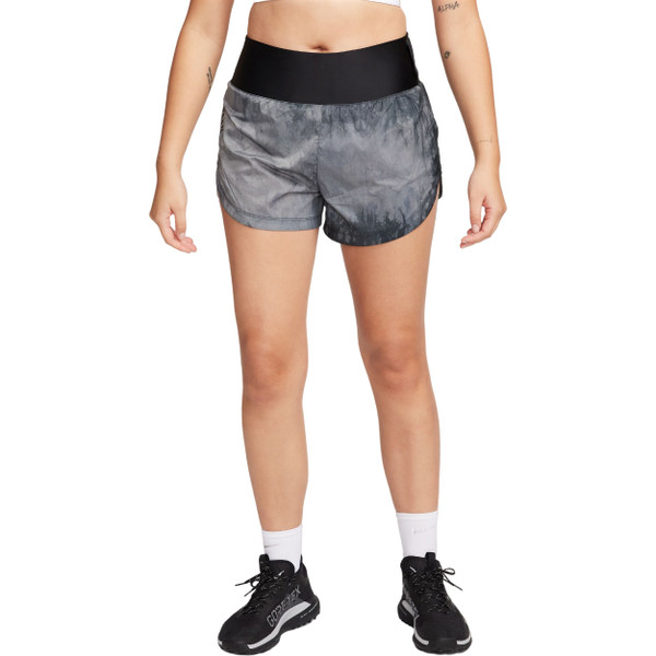 Nike Dri-FIT Trail Repel Mid-Rise 3&apos;&apos; Short Dames